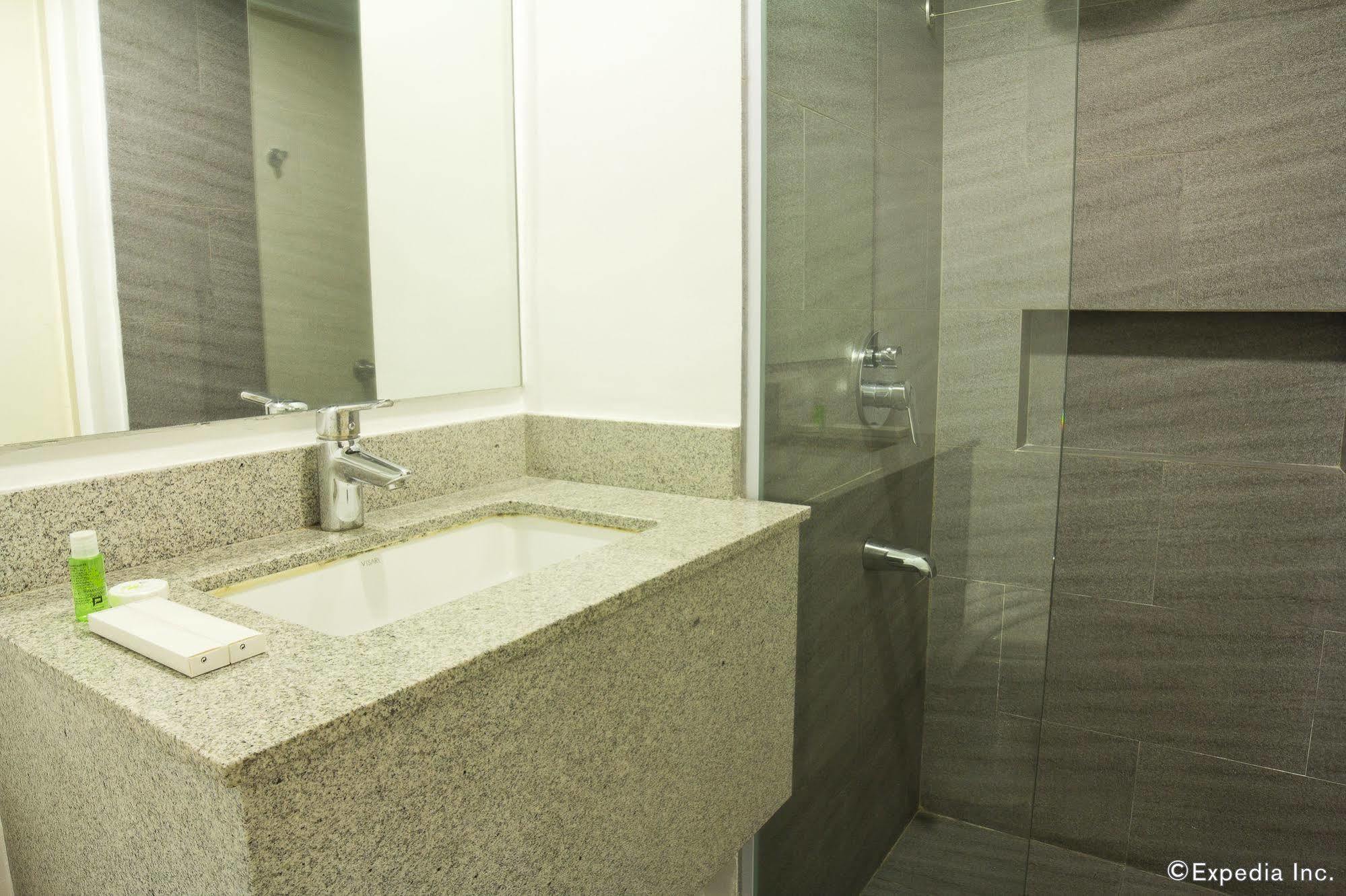 Privato Ortigas Hotel Pasig City Exterior photo